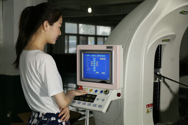 タッチ画面 コンピュータが付いている銀製の減圧療法機械